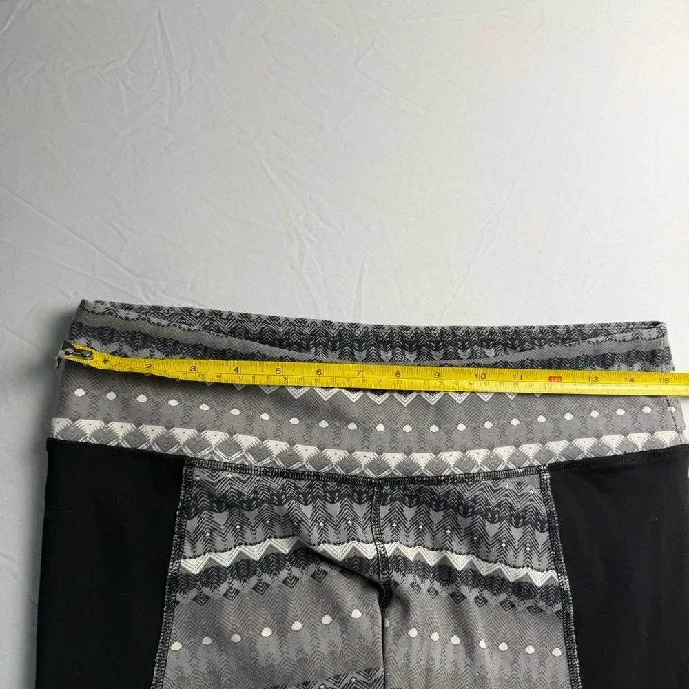 Alo Yoga full length low waisted black gray Print Leggings medium